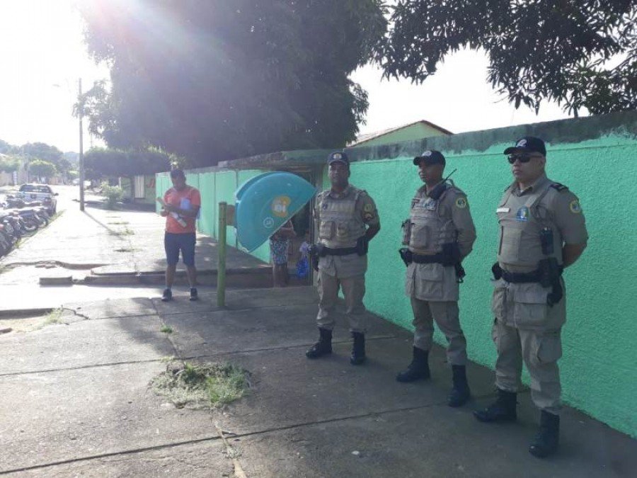 Policiamento na Escola Nair Duarte em Araguatins